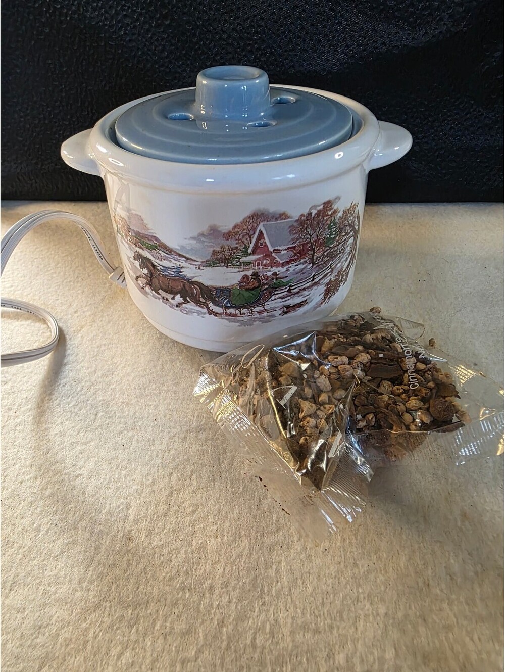 Vintage Avon Electric Potpourri Candle Warmer Winter Scene Original Box